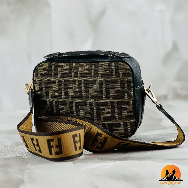 کیف دستی و شانه زنانه Fendi مینی